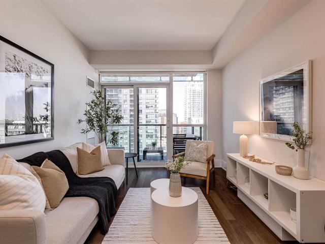 1418 - 70 Roehampton Ave