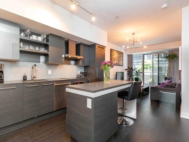 221 - 1030 King St W