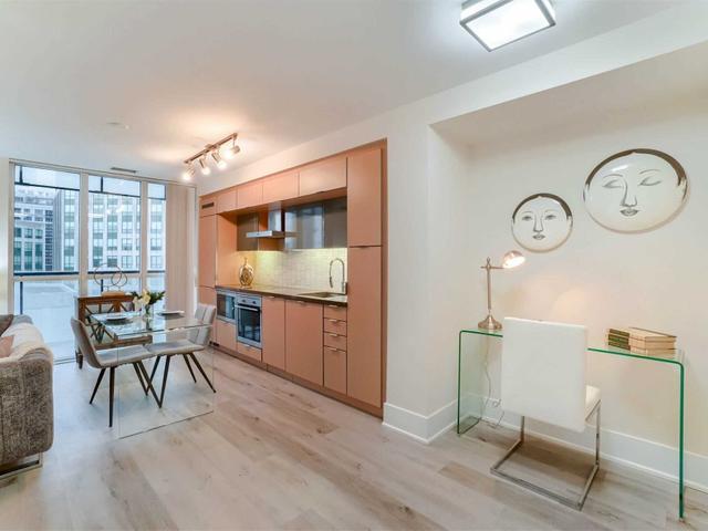 1303 - 300 Front St W