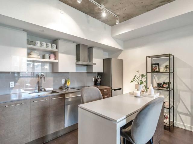 633 - 1030 King St W