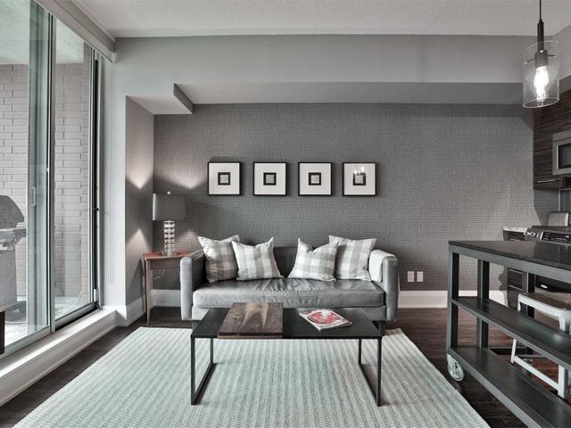 313 - 301 Markham St