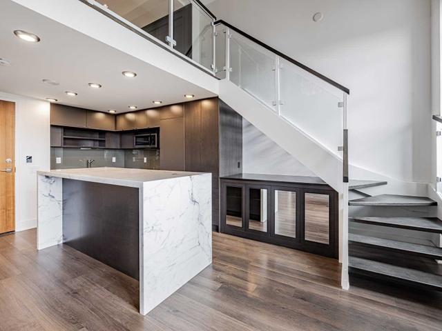 923 - 111 St Clair Ave W