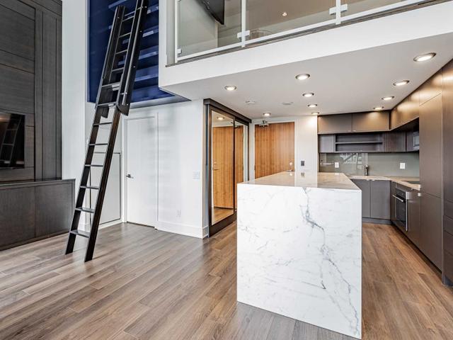 923 - 111 St Clair Ave W