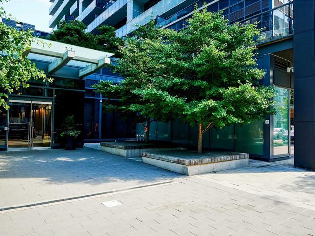 PH19 - 1030 King St W