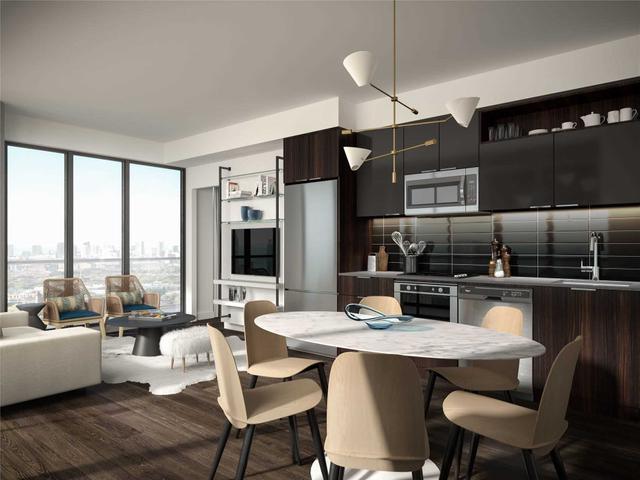 2132 W - 135 Lower Sherbourne St