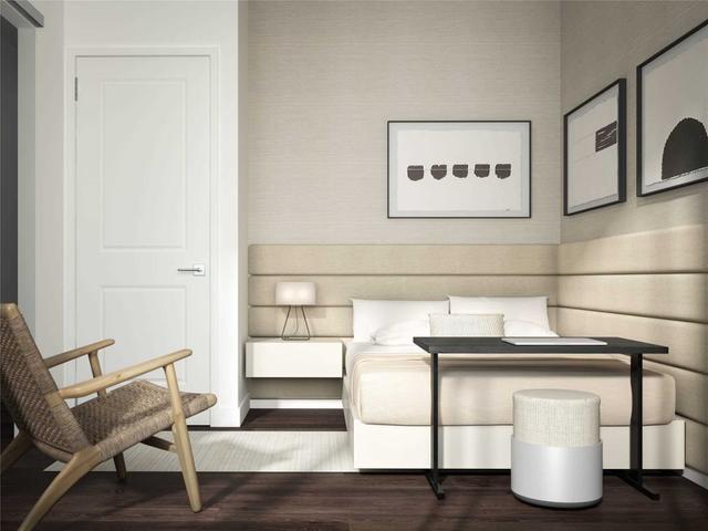 2132 W - 135 Lower Sherbourne St