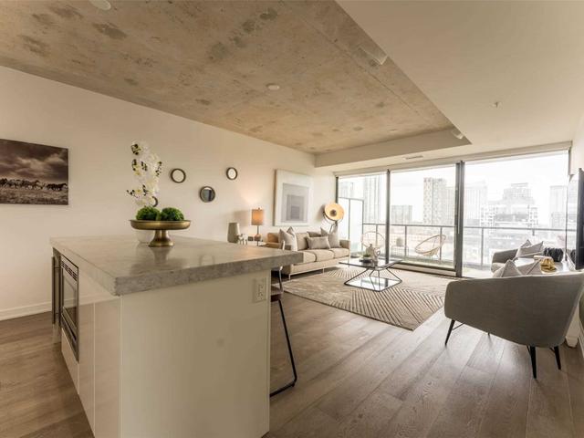 PH1408 - 629 King St W