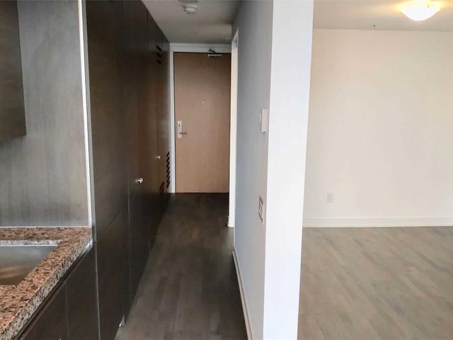 1320 - 629 King St W