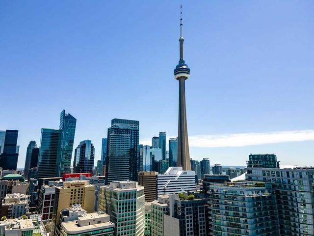 P3-32 - 36 Blue Jays Way