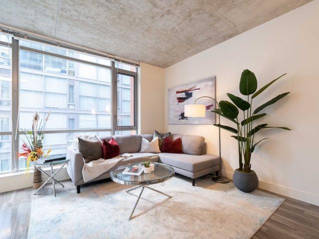 404 - 36 Charlotte St