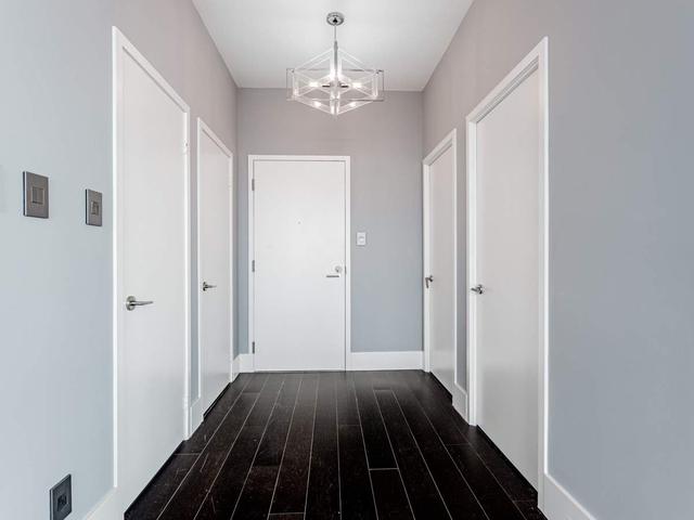 1905 - 1171 Queen St W