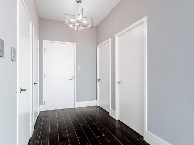 1905 - 1171 Queen St W