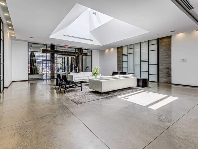 1116 - 1030 King St W