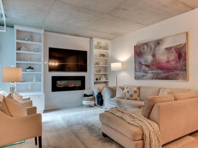 327 - 75 Portland St