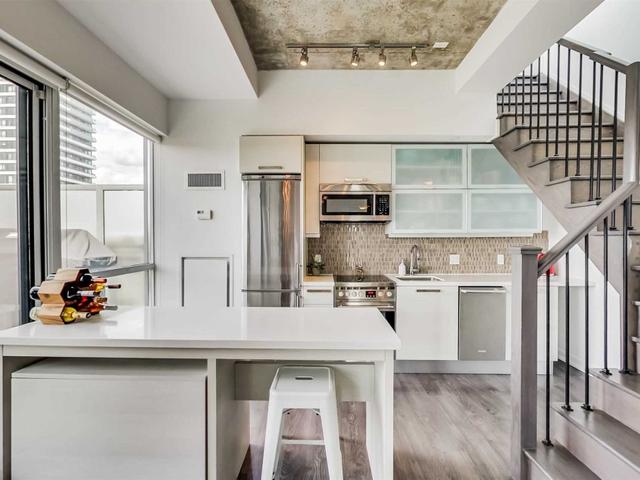 PH703 - 1205 Queen St W