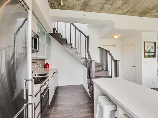 PH703 - 1205 Queen St W