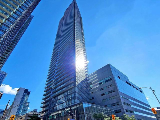 910 - 832 Bay  St