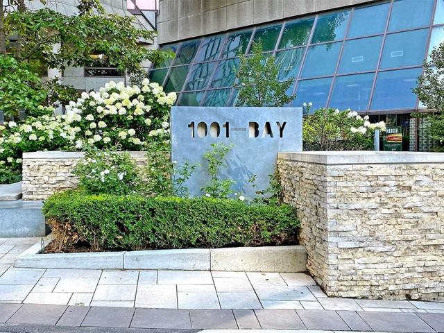 1701 - 1001 Bay St