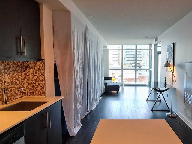 1207 - 1171 Queen St West St