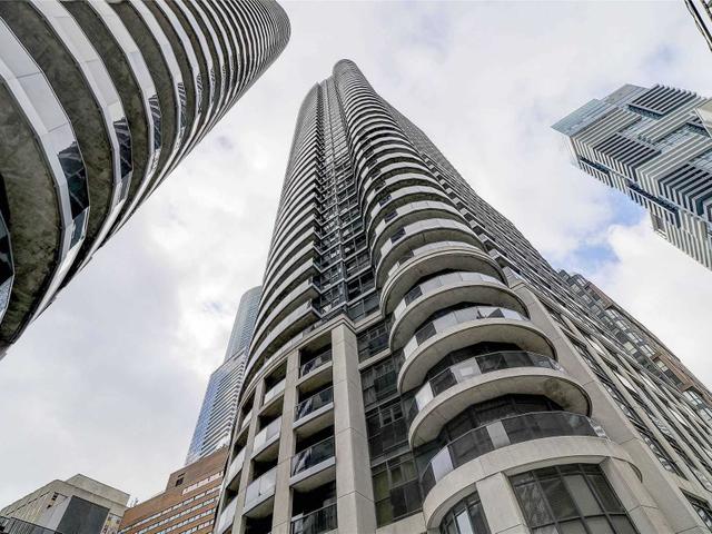 #1809 - 21 Carlton St