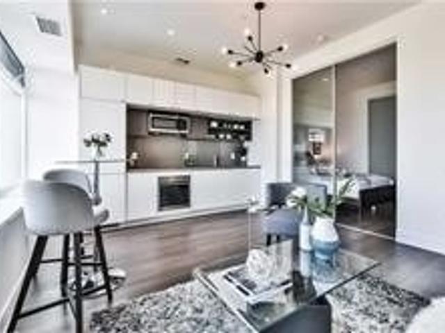 1522 - 111 St Clair Ave W