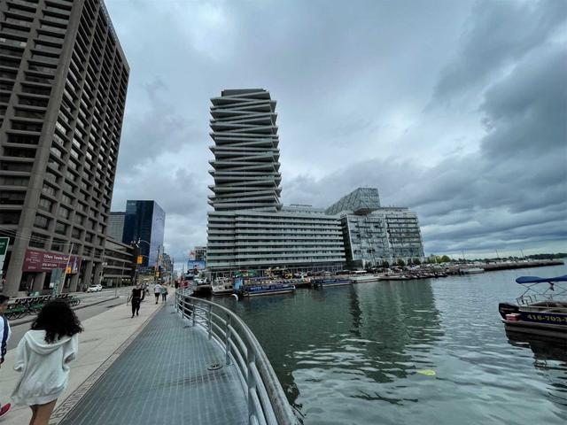 1602 - 15 Queens Quay E