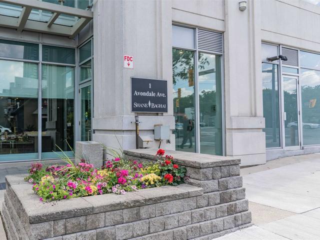 810 - 1 Avondale Ave