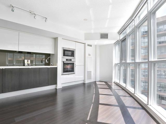 733 - 21 Iceboat Terr