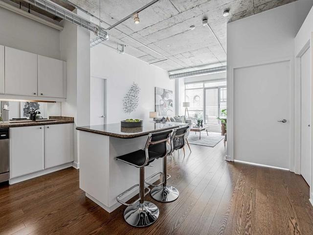 PH 2 - 955 Queen St W