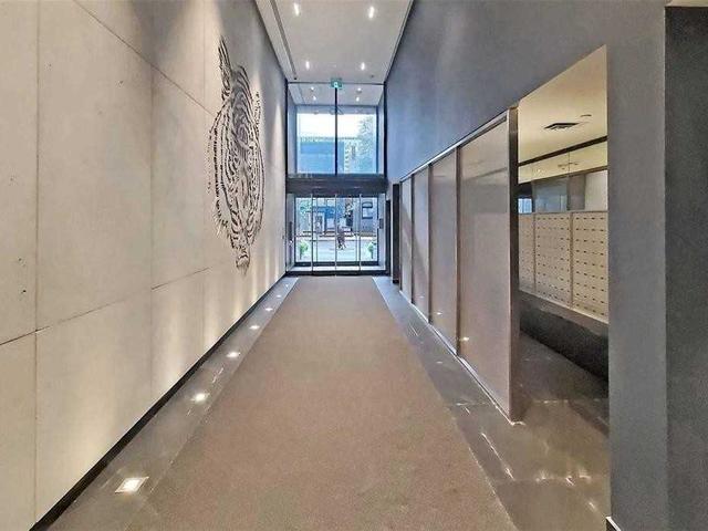 211 - 28 Wellesley St E