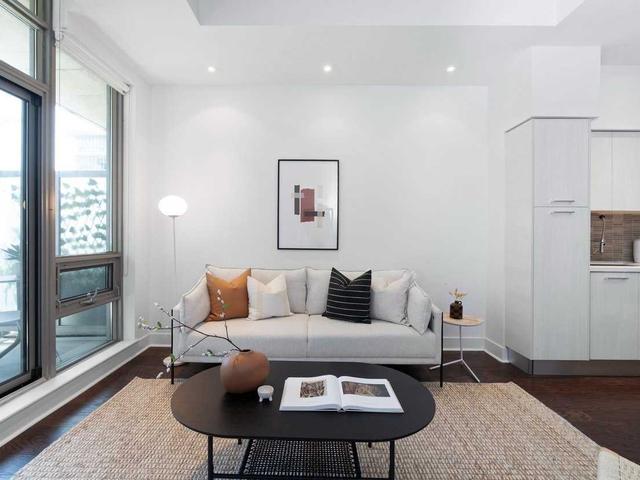 406 - 399 Adelaide St W