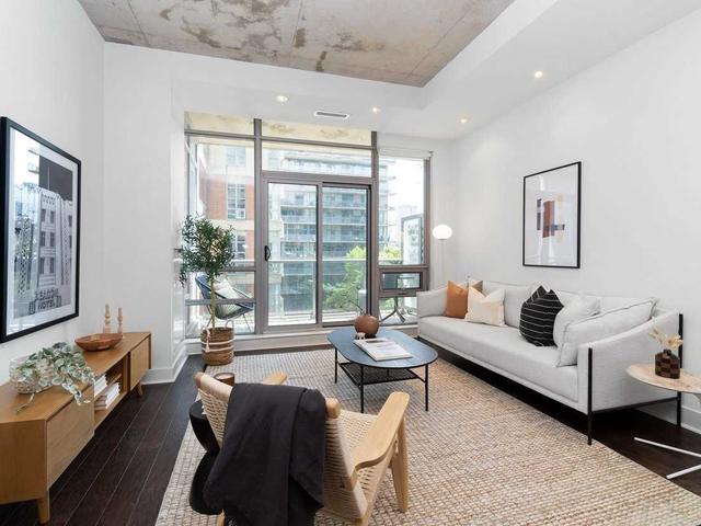 406 - 399 Adelaide St W