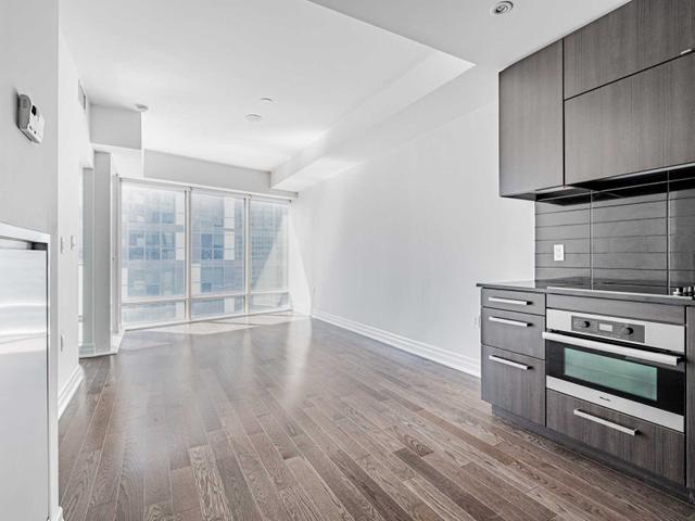 3212 - 8 The Esplanade Ave