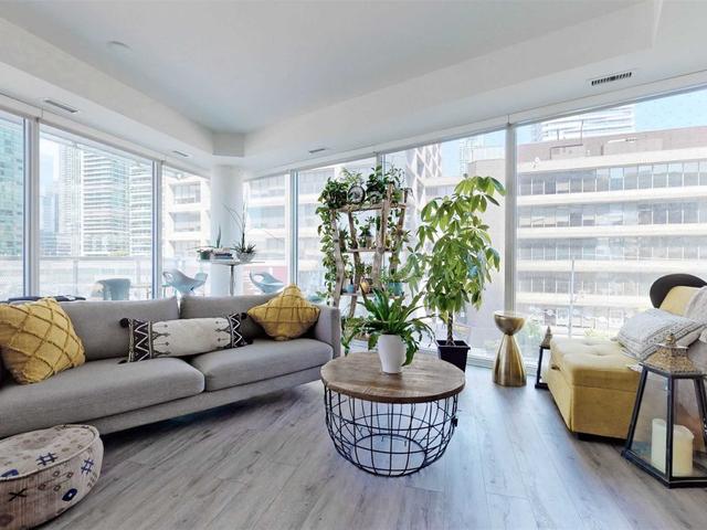 320 - 15 Queens Quay E