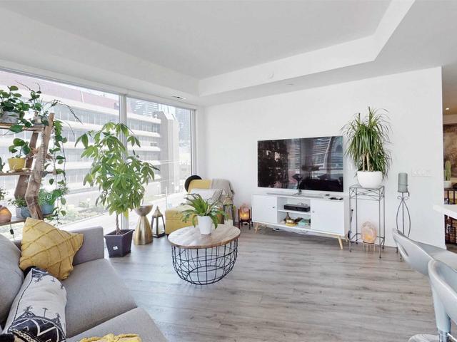 320 - 15 Queens Quay E