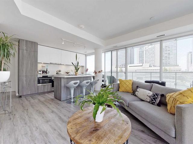 320 - 15 Queens Quay E