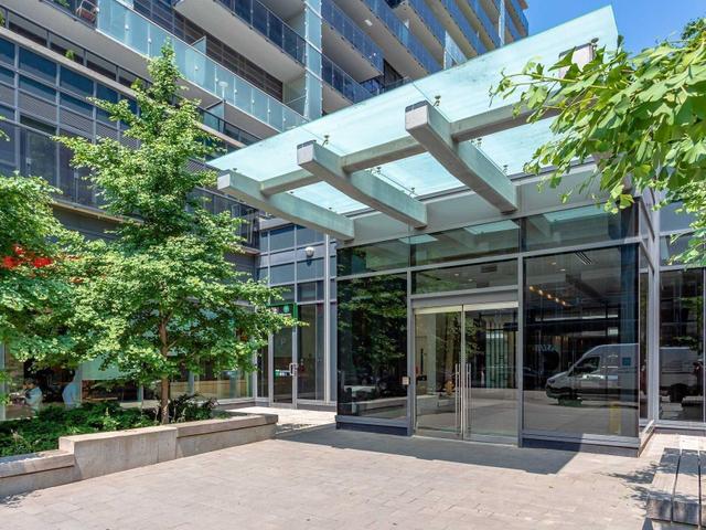 1215 - 1030 King St W