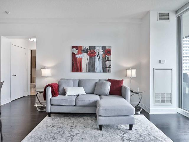 2204 - 33 Lombard St