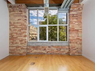 217 - 955 Queen St W