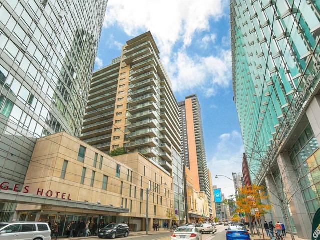 709 - 220 Victoria St