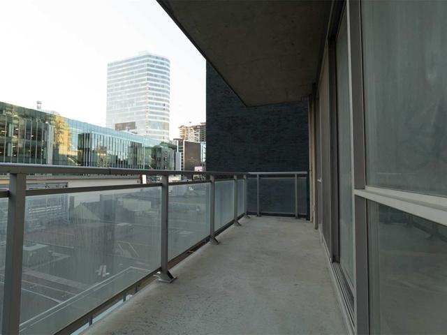 709 - 220 Victoria St