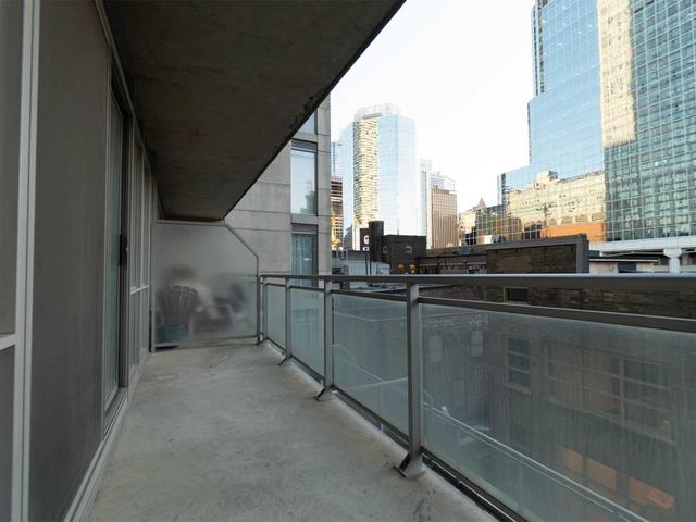 709 - 220 Victoria St