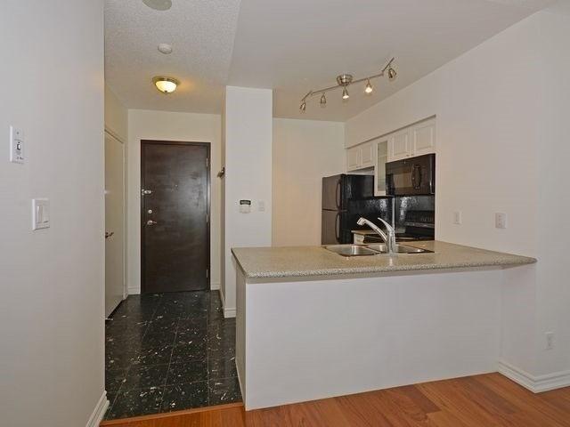 1008 - 410 Queens Quay