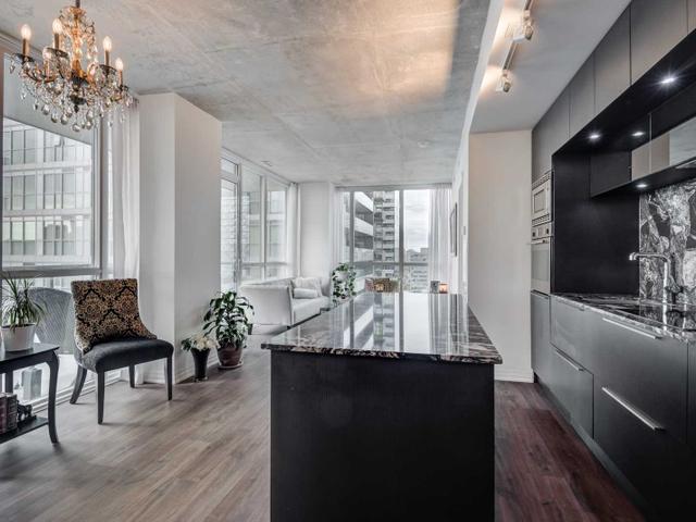 2109 - 88 Blue Jays Way