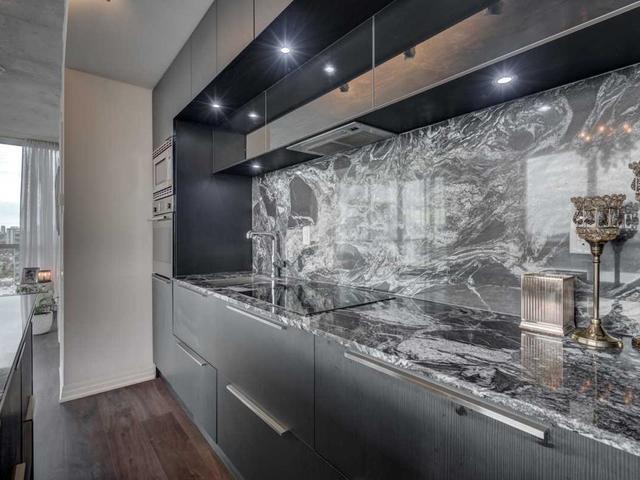 2109 - 88 Blue Jays Way