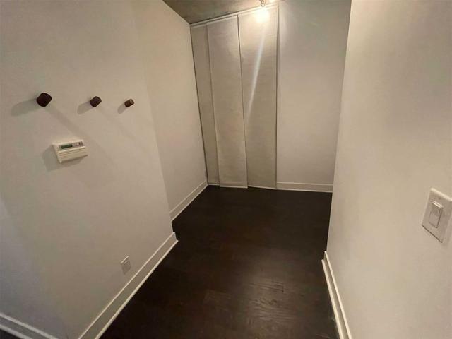 211 - 399 Adelaide St W