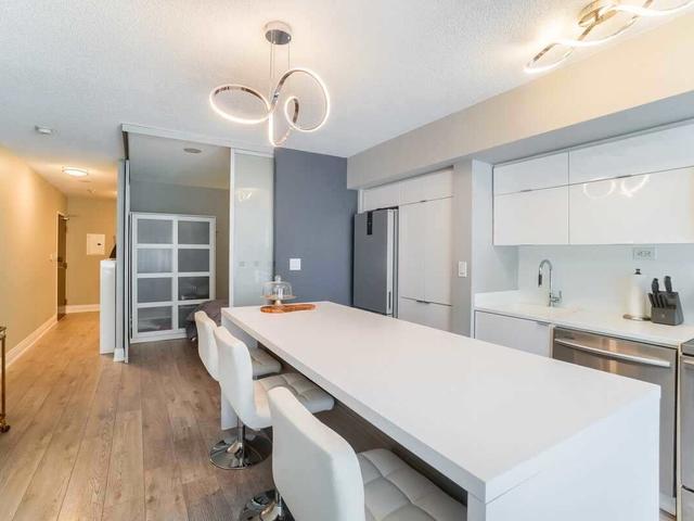 831 - 21 Iceboat Terr