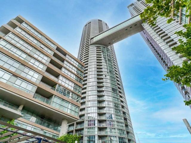 831 - 21 Iceboat Terr