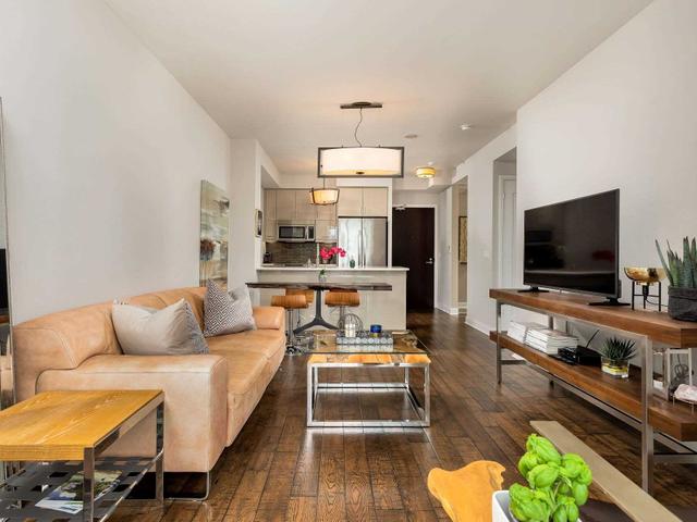 3608 - 825 Church St