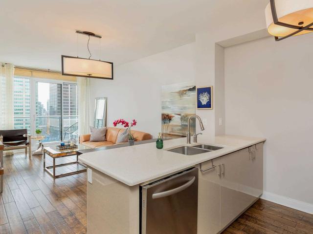 3608 - 825 Church St